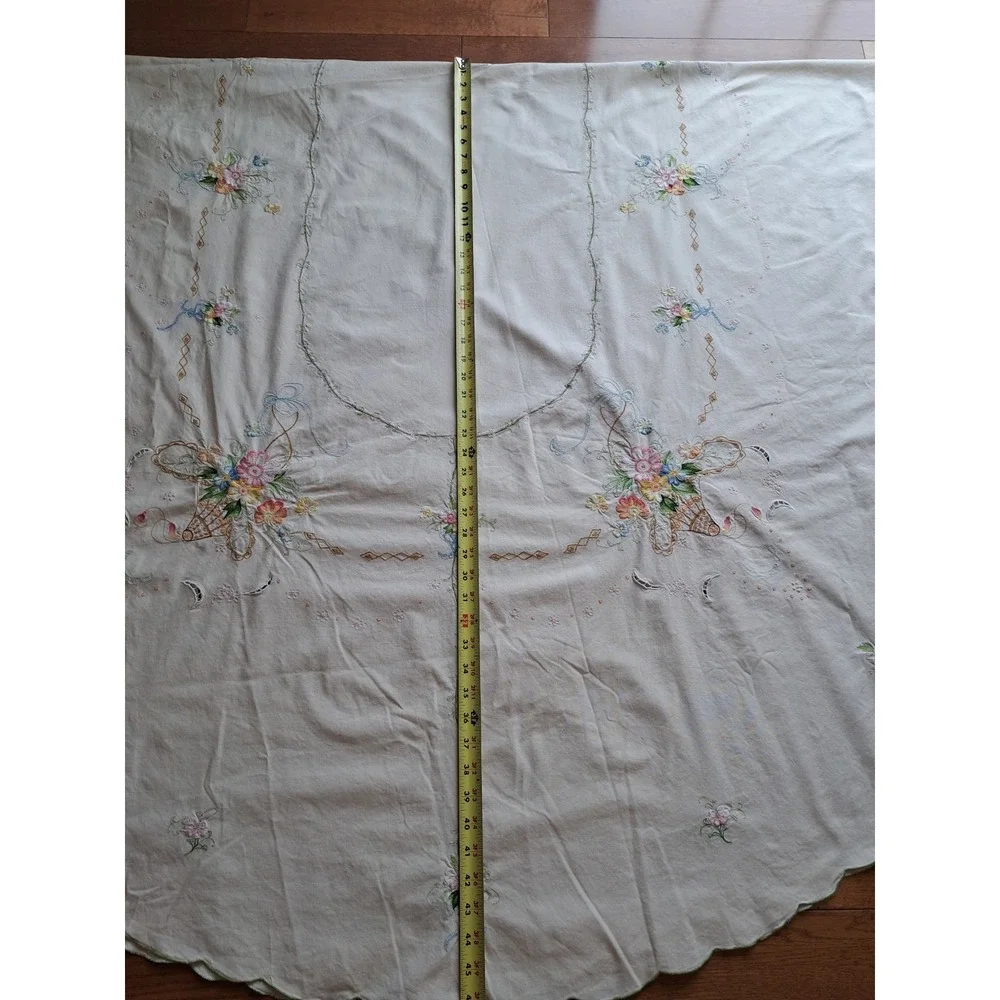 VTG Cotton Ivory Embroidered Oval Tablecloth 92 X 61 Inches